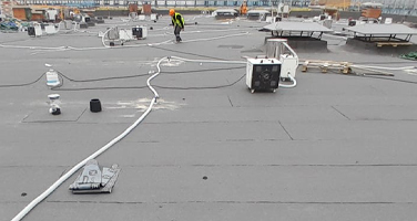 Просушка плоской горизонтальной кровли: почему на верхних этажах капает с потолка и чем это опасно